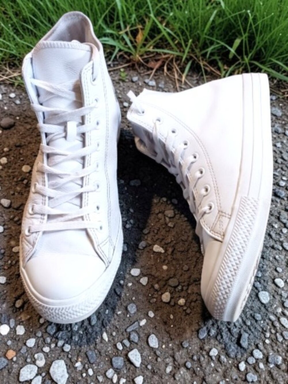 Classic Style: Converse Chuck Taylor All Star Leather Lace UP High Tops (White)